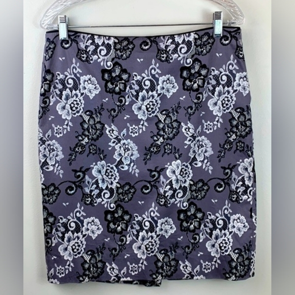 White House Black Market Dresses & Skirts - White House Black Market Brocade Skirt Size 0